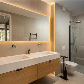 4 Bedroom Luxury Villa with Heated Pool and boat mooring, Ciovo near Trogir – Sleeps 8